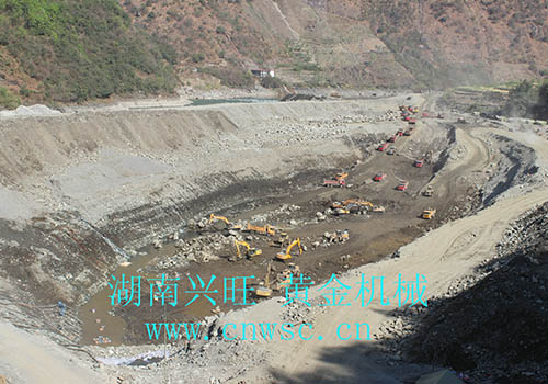 大型 振動選金溜槽生產(chǎn)線 現(xiàn)場 大型 振動選金溜槽生產(chǎn)線 現(xiàn)場